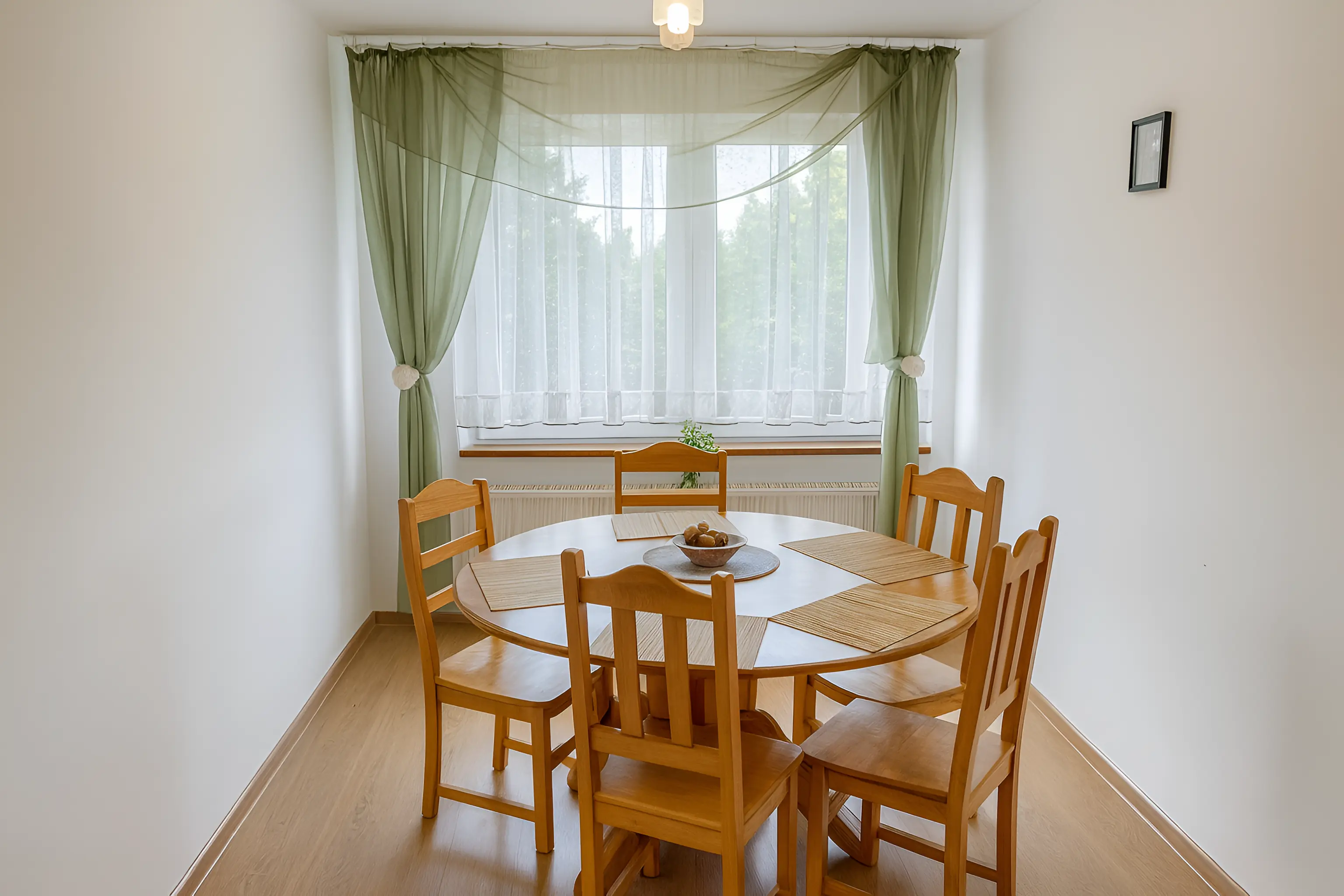 duzy-apartament-salon-noclegi-miedzylesie